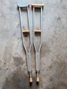 lot 3045 image: Pair of Adjustable Aluminum Crutches