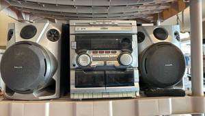 lot 3103 image: Philips 3-CD Stereo System with Dual Cassette and Speakers