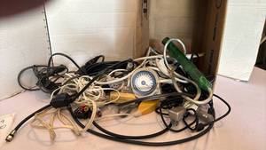 lot 3107 image: Electrical cords, power cords, timer, etc.