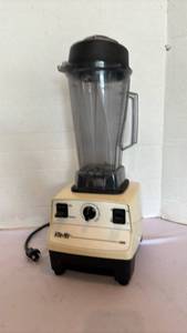 lot 3112 image: Vita-Mix 5000 Commercial Grade Blender