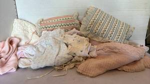 lot 3144 image: Doll clothes and blankets