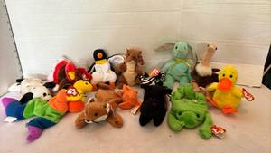 lot 3161 image: TY Beanie Babies Collection Set