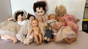 lot 3166 image: Baby Doll Collection Lot with Clothes
