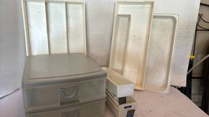 lot 3183 image: Kitchen organizers