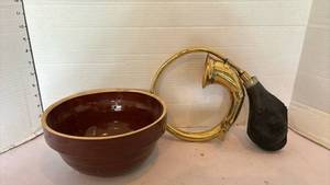 lot 3185 image: Brown Bowl and Vintage Auto horn
