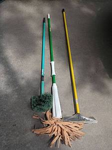 lot 3203 image: Libman Mop, Silicone Rug Brush and Duster