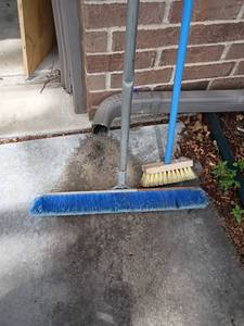 lot 3205 image: Push Brooms