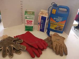 lot 3215 image: Gardening Supplies