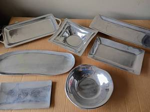 lot 3329 image: Serving Platters and Bowls
