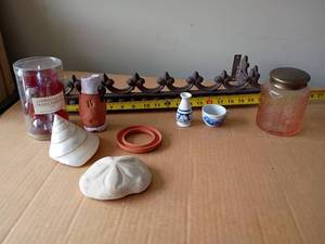 lot 3334 image: Miscellaneous Home Decor