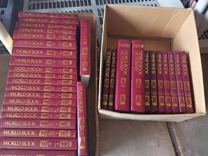 lot 3431 image: Books.  World Book Encyclopedia. 1 - 22 and World Book Dictionary A - Z.  Science Year. 1996 and 1997.  Yearbooks 1995 - 2001