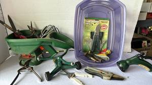 lot 3523 image: Garden Tool Collection, spreader and sprinkler
