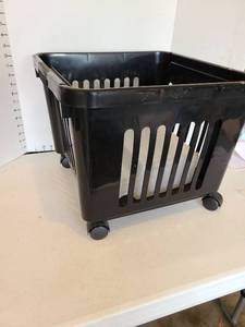 lot 3620 image: Rolling plastic basket