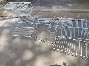 lot 3625 image: Coated wire shelves