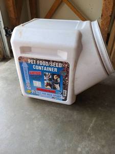 lot 3637 image: Pet food and seed container