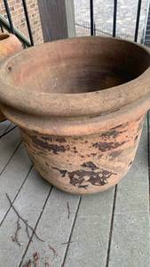 lot 4004 image: Large Terracotta Clay Planter Pot 21X21