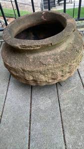 lot 4005 image: Large Concrete Garden Planter Pot 12X12