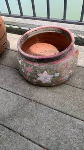 lot 4007 image: Large Ceramic Garden Planter with Floral Design 7X10