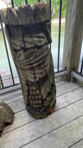 lot 4013 image: Handcarved Wooden Tiki Totem Pole 31X10