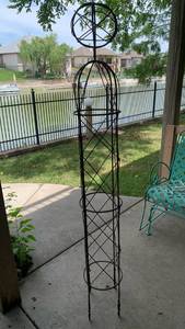 lot 4025 image: Metal Garden Obelisk Plant Trellis with Decorative Top 72X8