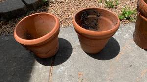 lot 4027 image: Terracotta Clay Flower Pots Set 12X13