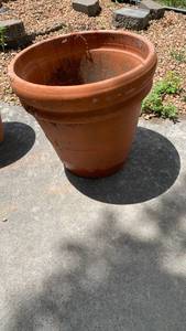 lot 4028 image: Large Terracotta Garden Planter 16X17