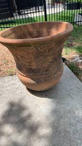 lot 4029 image: Large Terra Cotta Garden Planter Pot 22X23