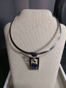 lot 5920 image: Silver Tone Choker Necklace with Blue Stone Pendant