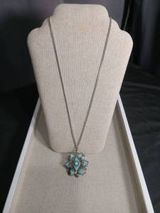 lot 5921 image: Silver Tone Turquoise Flower Pendant Necklace