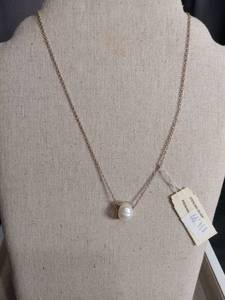 lot 5924 image: Sterling Silver Pearl Pendant Necklace