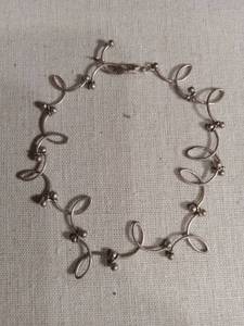 lot 5934 image: Silver Tone Leaf Vine Link Bracelet