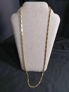 lot 5958 image: Gold Tone Chain Necklace with Rectangular Links