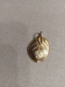 lot 5989 image: Gold-Tone Leaf Pendant Charm
