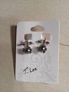 lot 5991 image: J. Lee Pearl Flower Earrings with Leaf Design