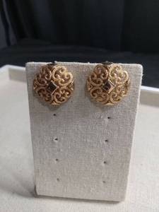 lot 5992 image: Gold Tone Filigree Clip-On Earrings