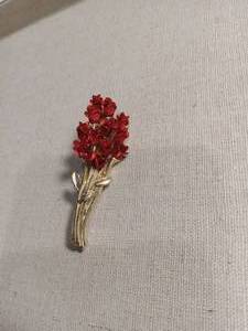 lot 5997 image: Gold Tone Red Carnation Flower Brooch Pin