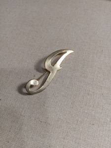 lot 50253 image: Letter S Script Initial Pin Brooch Gold Tone