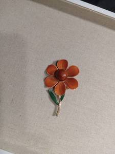 lot 50254 image: Enamel Flower Brooch Pin Set