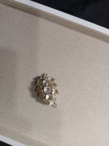 lot 50255 image: Crystal Rhinestone Leaf Brooch Pin