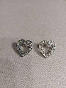 lot 50262 image: Heart Shaped Rhinestone pin Set
