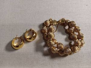 lot 50264 image: Gold Tone Textured Bead Bracelet Hoop Earrings Set
