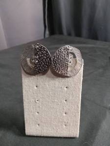 lot 50283 image: Silver Textured Clip-On Earrings