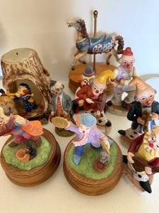 lot 259 image: Clown Decor, Carousel Horse