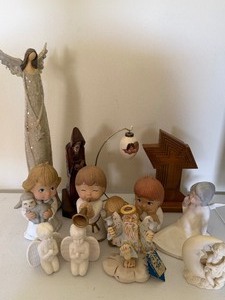 lot 260 image: Religious Decor, Angels and More