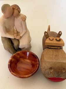 lot 265 image: Willow Tree Couple, Small Cedar Bowl and Hippo Trinket Box
