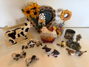lot 270 image: Cow, Sunflower and Bird Decor