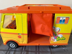 lot 16 image: Vintage Barbie Camper