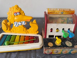 lot 17 image: Vintage Big Bird Xylophone and a Fisher Price Cash Register (damaged, please see pictures)