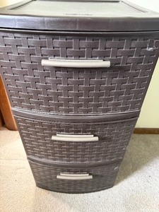 lot 23 image: Plastic 3-Drawer Storage