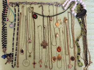 lot 41 image: Jewelry - Necklaces, Some w Pendants and (2) Rosaries